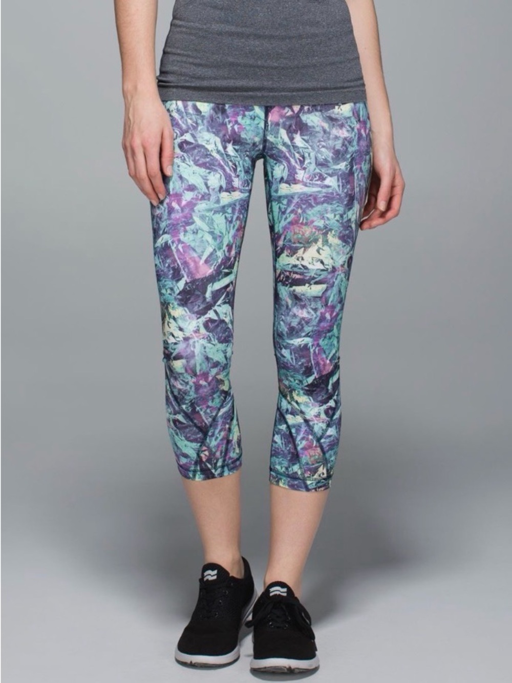 NWOT Lululemon Run: Inspire Crop ll AllFullOn size 8